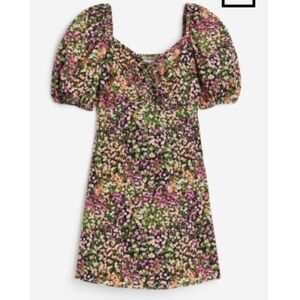 Puff sleeved dress with lacing